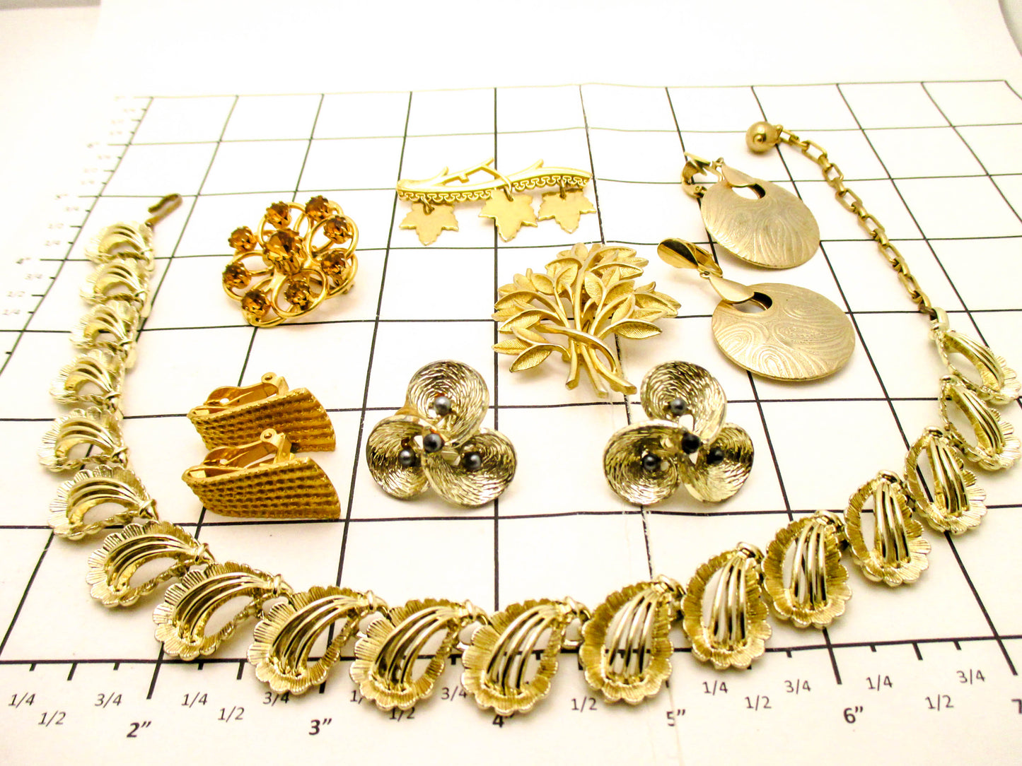 Gold tone jewelry repair or use lot - sold as is