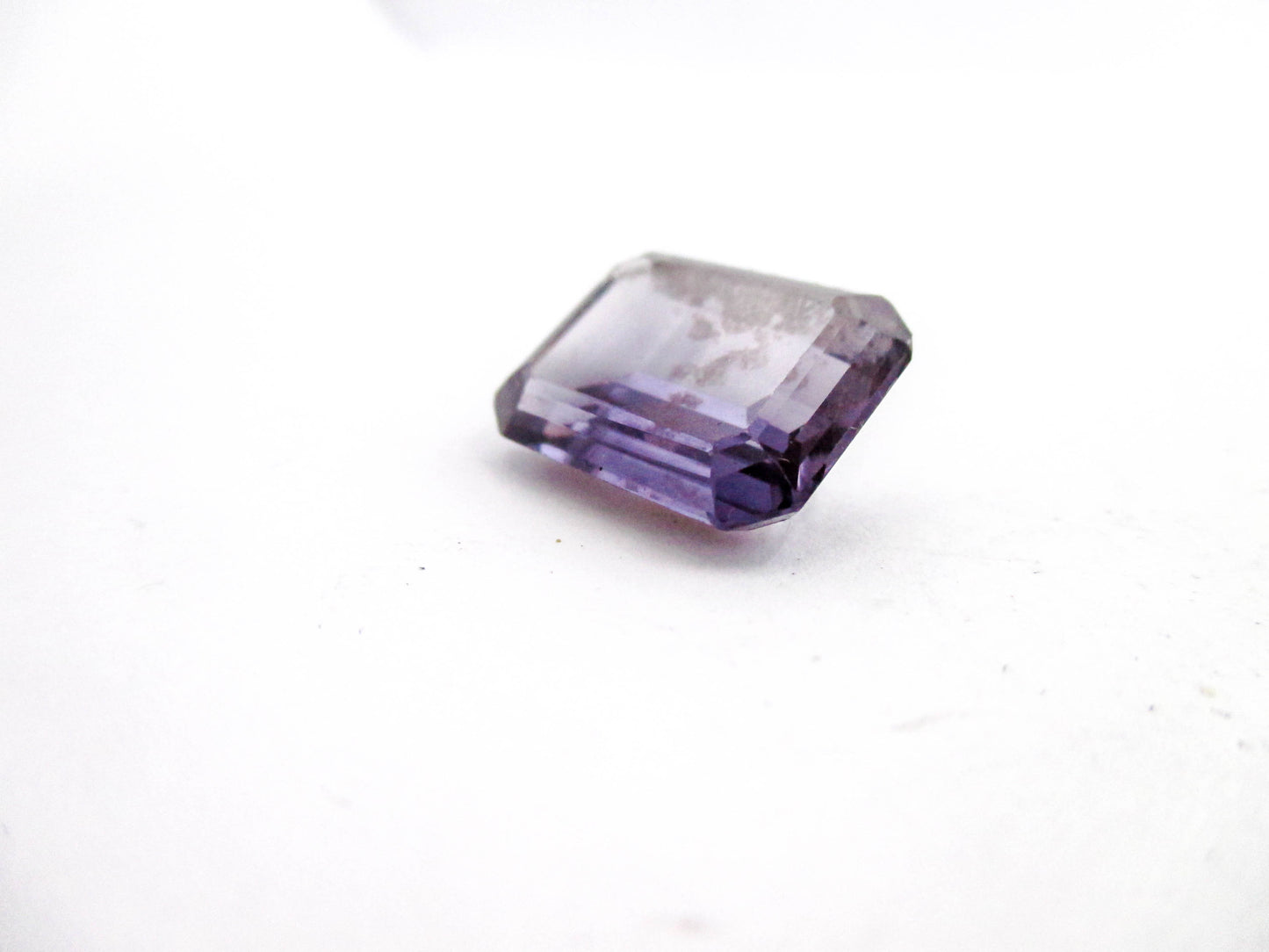 Loose Gemstone - Sapphire on the Presidium II Gems Tester