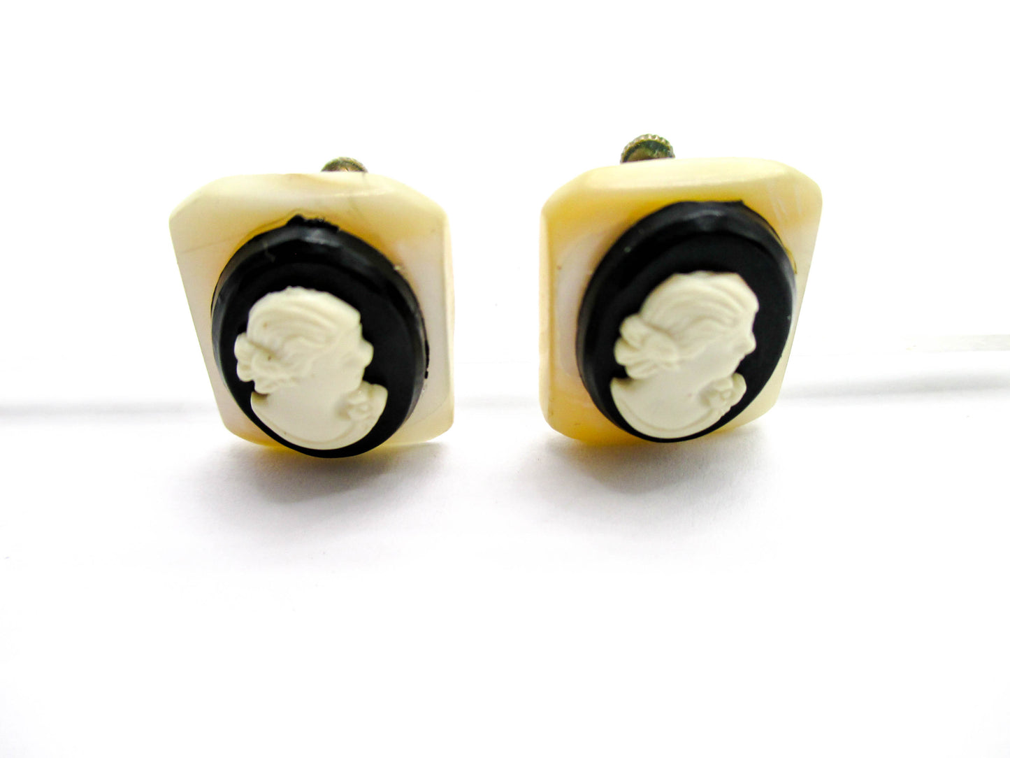 Vintage Cameo Screw-back Earrings - Mother of Pearl Costume Jewelry