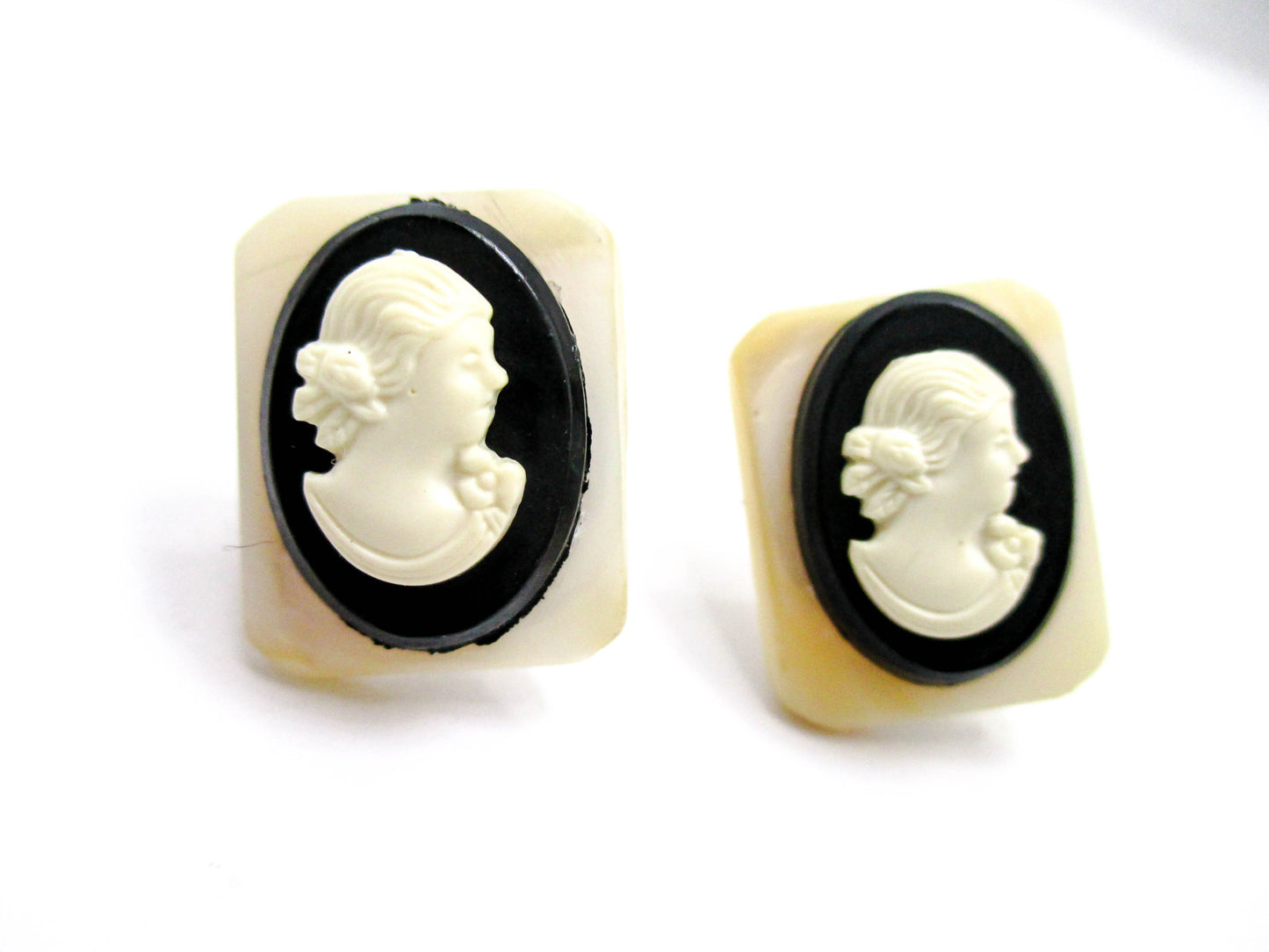 Vintage Cameo Screw-back Earrings - Mother of Pearl Costume Jewelry