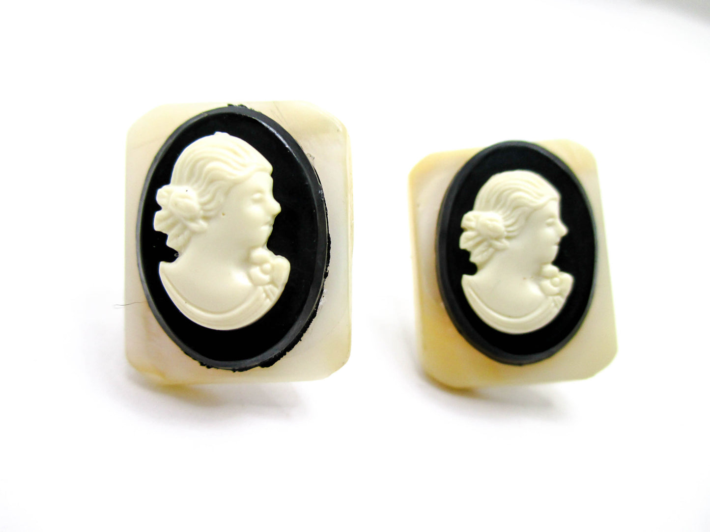 Vintage Cameo Screw-back Earrings - Mother of Pearl Costume Jewelry