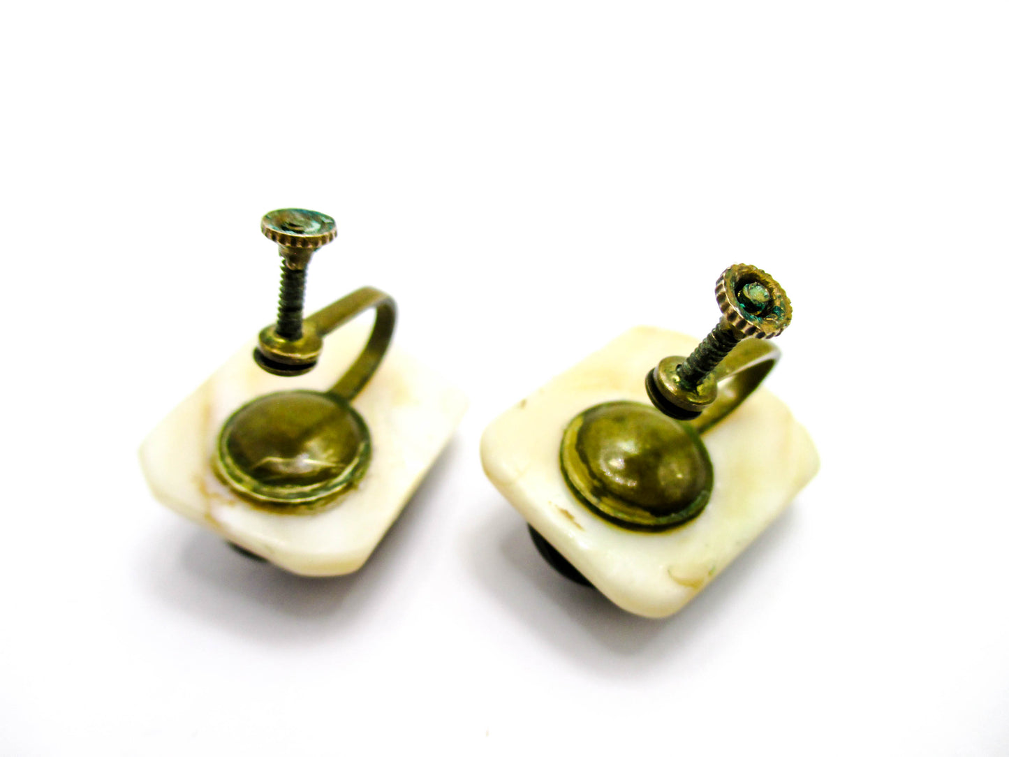 Vintage Cameo Screw-back Earrings - Mother of Pearl Costume Jewelry