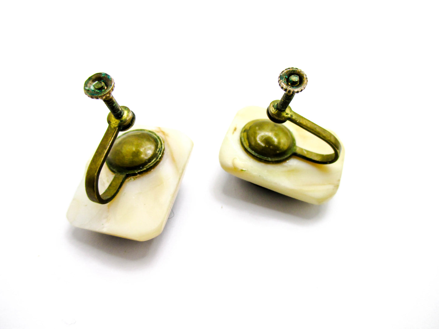 Vintage Cameo Screw-back Earrings - Mother of Pearl Costume Jewelry