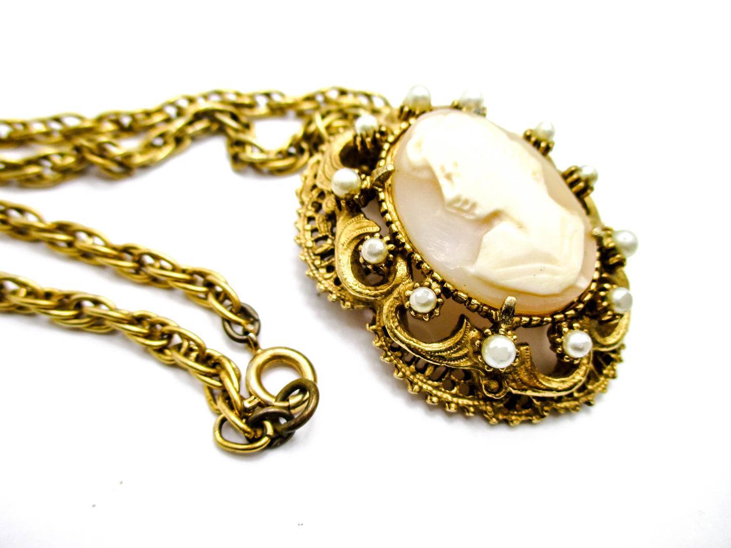 FLORENZA Cameo Brooch Pendant Necklace