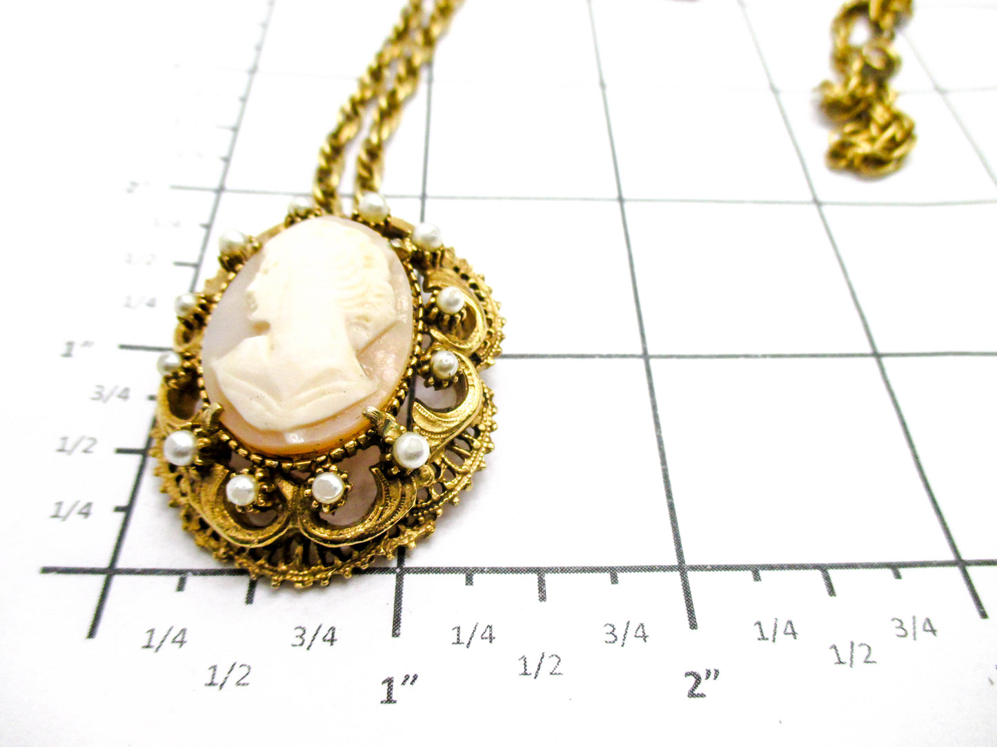 FLORENZA Cameo Brooch Pendant Necklace
