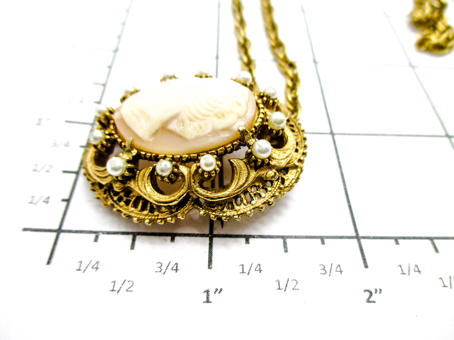 FLORENZA Cameo Brooch Pendant Necklace
