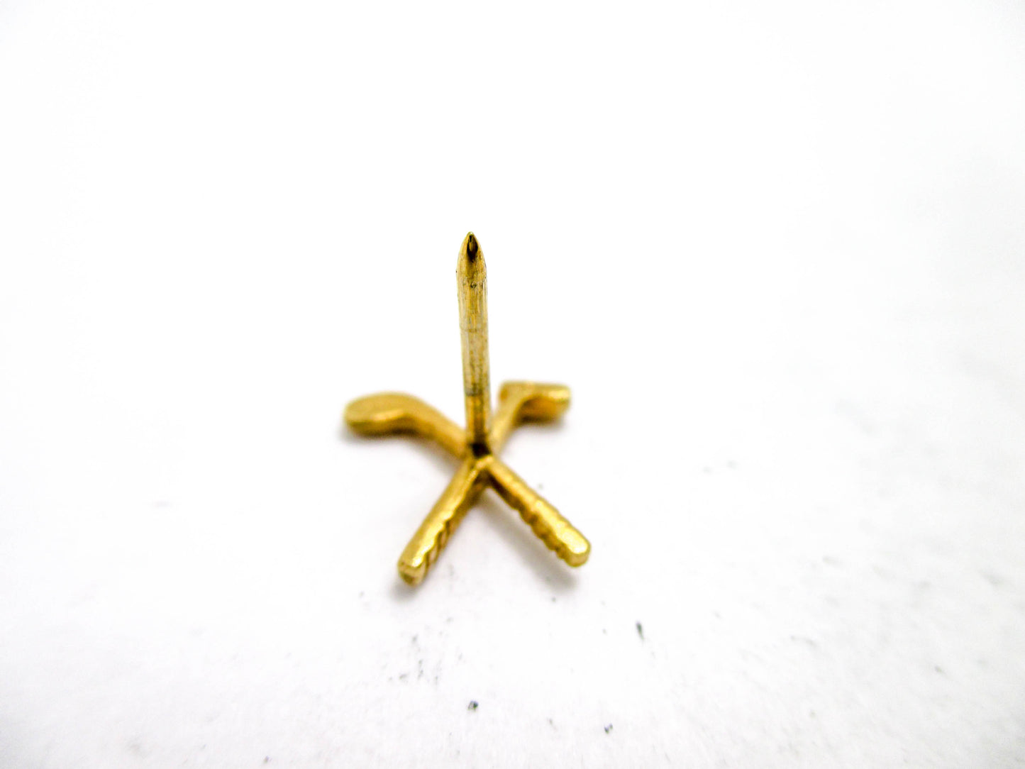 Crossed Golf Clubs Tie Tack Lapel Pin - Putter and Driver
